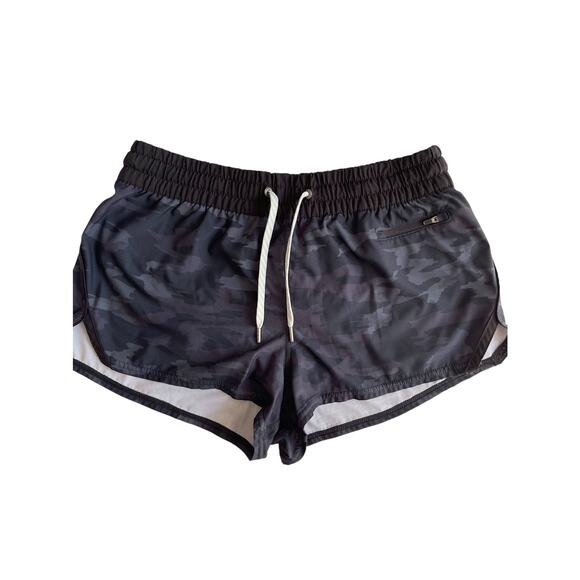 Vuori Pants - Vuori Clementine Camo shorts size Medium Running Athletic Black Gray